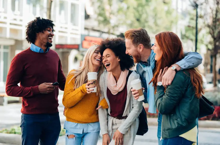 Generácia X, Mileniáli či Zoomeri: Ako sa líšia a prečo je to tak?