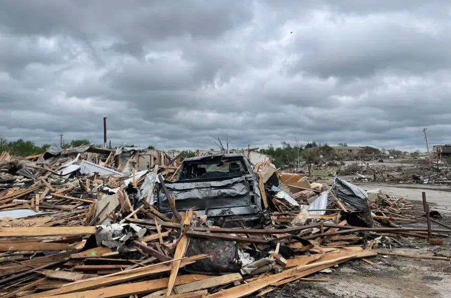 Americkú Oklahomu a okolité štáty zasiahla séria tornád. Vyžiadala si obete a spôsobila škody + VIDEO