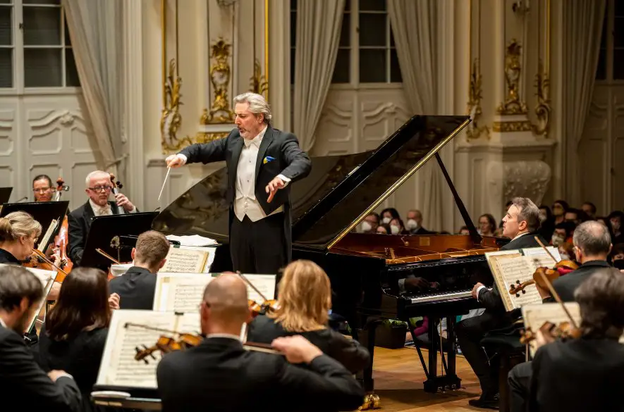 Slovenská filharmónia pod taktovkou šéfdirigenta s Alexeiom Volodinom. Uvedie dva koncerty pre klavír