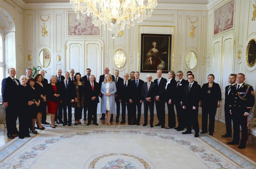 Prezidentka Čaputová ocenila osobnosti za ich zásluhy pri vstupe do EÚ a NATO