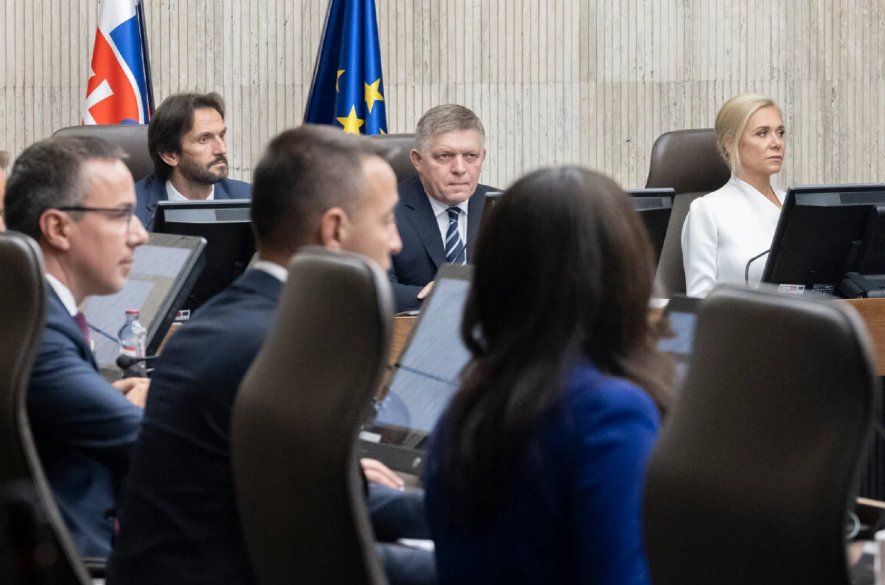 Vláda bude dnes rokovať o investičných stimuloch, kryptoaktívach či oslavách SNP