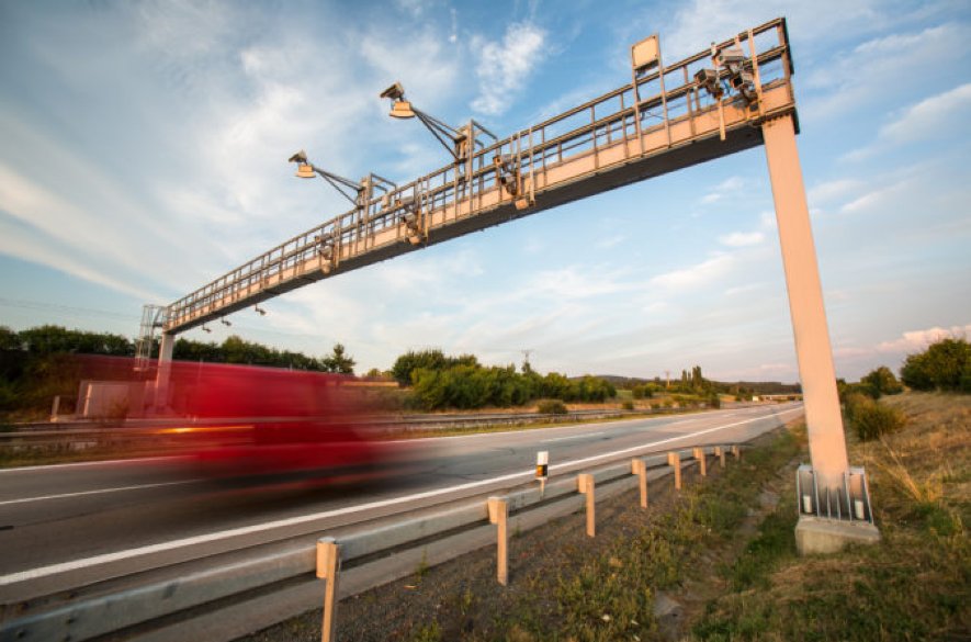 NDS podpísala zmluvu na nový mýtny IT systém. Víťazom tendra sa stala spoločnosť CzechToll