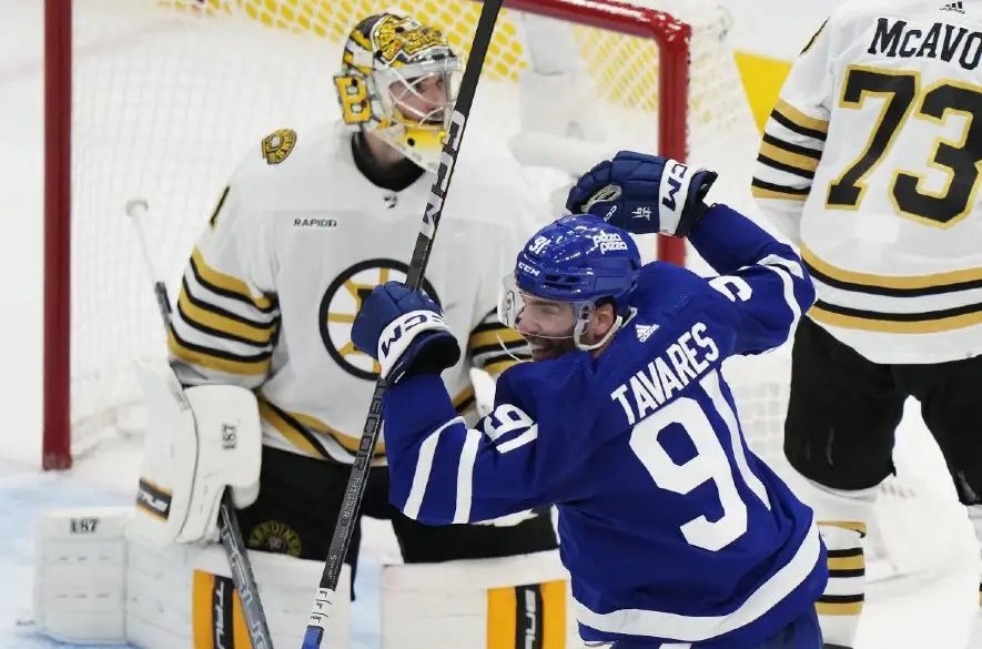NHL: Toronto si proti Bostonu vynútilo siedmy duel. Hrdinom zápasu bol Nylander s dvoma gólmi