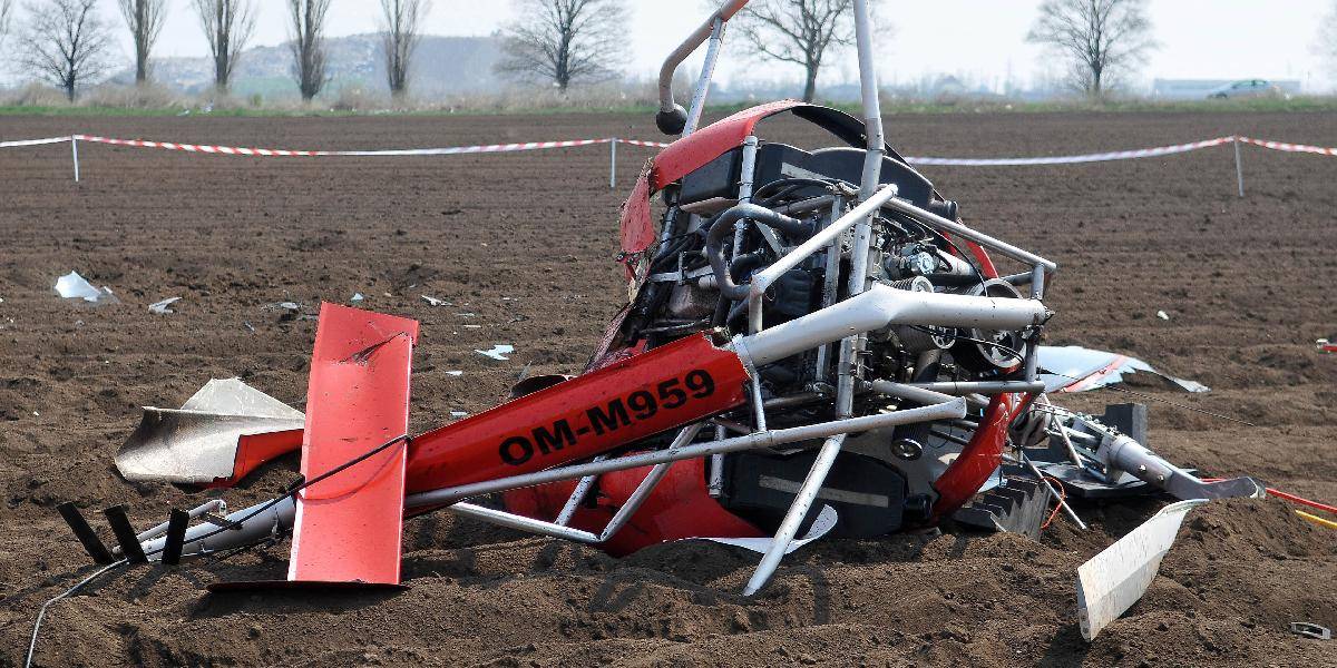 Pri Trnave spadol vrtuľník, jedna osoba zahynula
