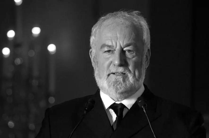 Vo veku 79 rokov zomrel britský herec Bernard Hill. Známy bol najmä z Titanicu a z trilógie Pána prsteňov