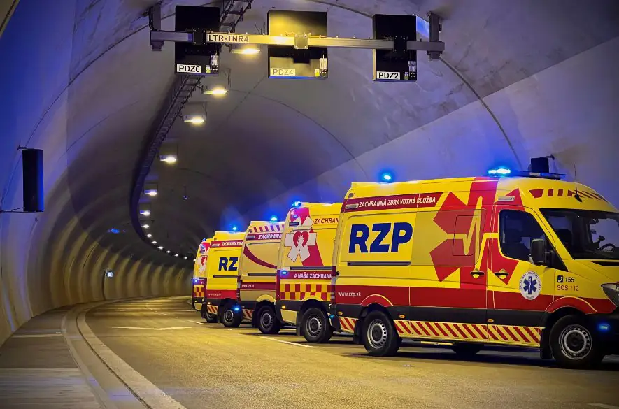 V diaľničnom tuneli Ovčiarsko uskutočnili simulovanú dopravnú nehodu. Preverili schopnosti záchranných zložiek