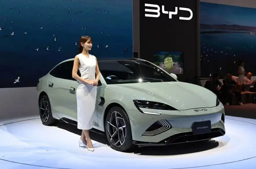 USA pripravujú clá na dovoz elektrických automobilov z Číny