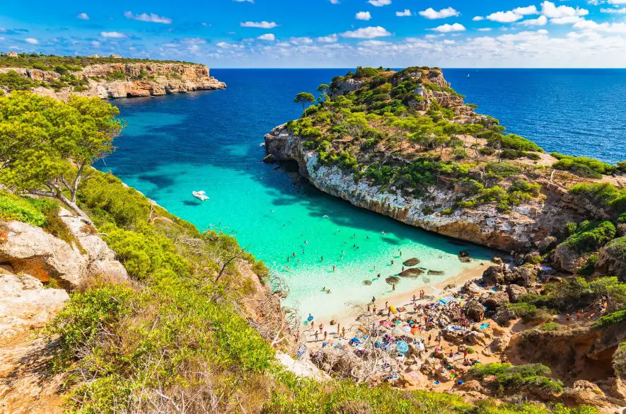 Malorka a Ibiza: Stopka nočnému predaju alkoholu v turistických miestach
