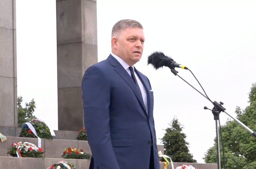 Týždeň pred atentátom vyzval premiér Robert Fico rodičov, aby naučili svoje deti túto modlitbu! + VIDEO
