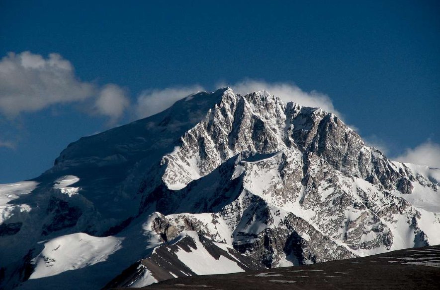 Telá horolezkyne a jej nepálskeho sprievodcu zniesli zo Šiša Pangmy