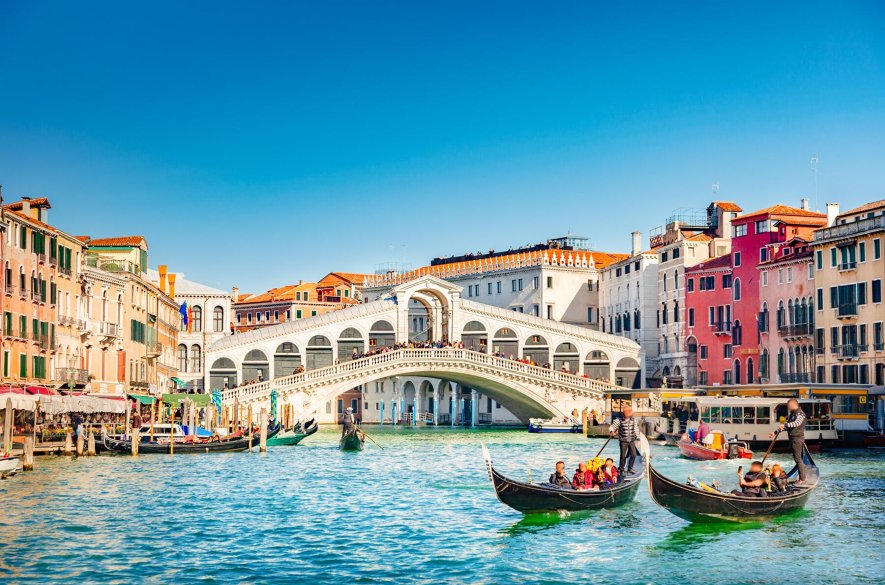 Benátky: Zavedený poplatok je fiaskom. Počet turistov sa ešte viac zvýšil