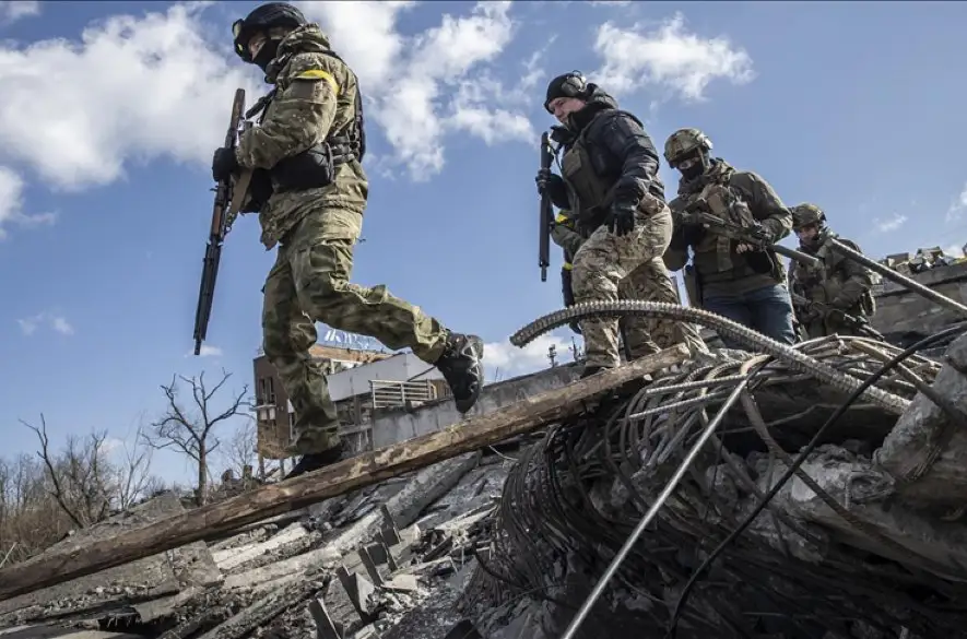 Ukrajine sa na východnom fronte nedarí. Napriek všetkej vojenskej logike si vraj ruský prezident Putin želá konflikt „zmraziť (komentár Iva Samsona)