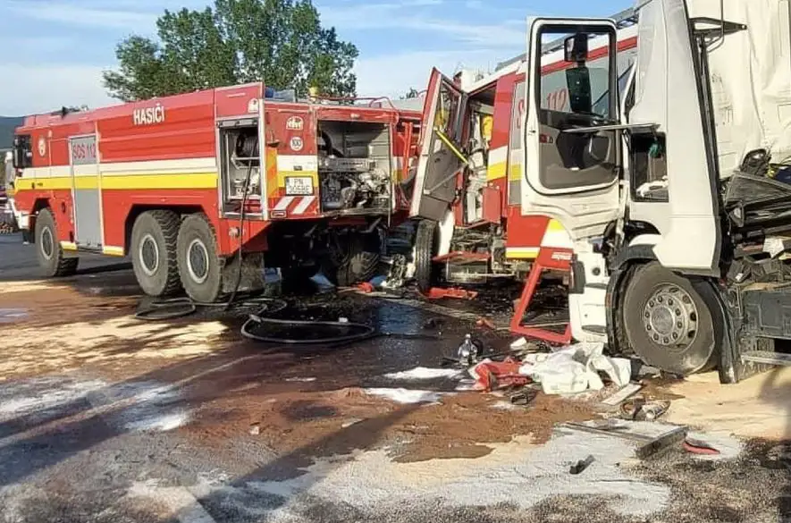 Nehoda na diaľnici vzala životy dvoch hasičov