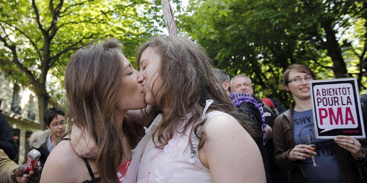Francúzsky parlament schválil homosexuálne manželstvá