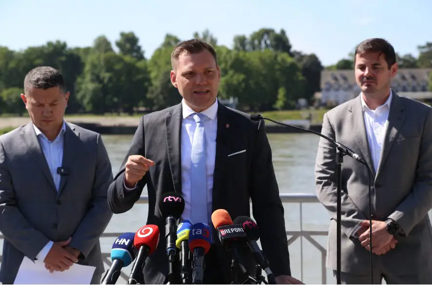 Minister Taraba nariadil ukončiť nevýhodnú prevádzku známej kompy na Dunaji za milióny eur. Štát vyhlási transparentnú súťaž