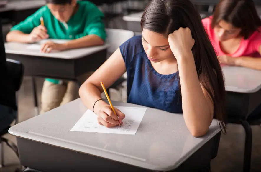 Skúšku dospelosti skladá tento rok viac ako 41 tisíc žiakov. Vieme, ako sa im darilo v externej časti maturitnej skúšky