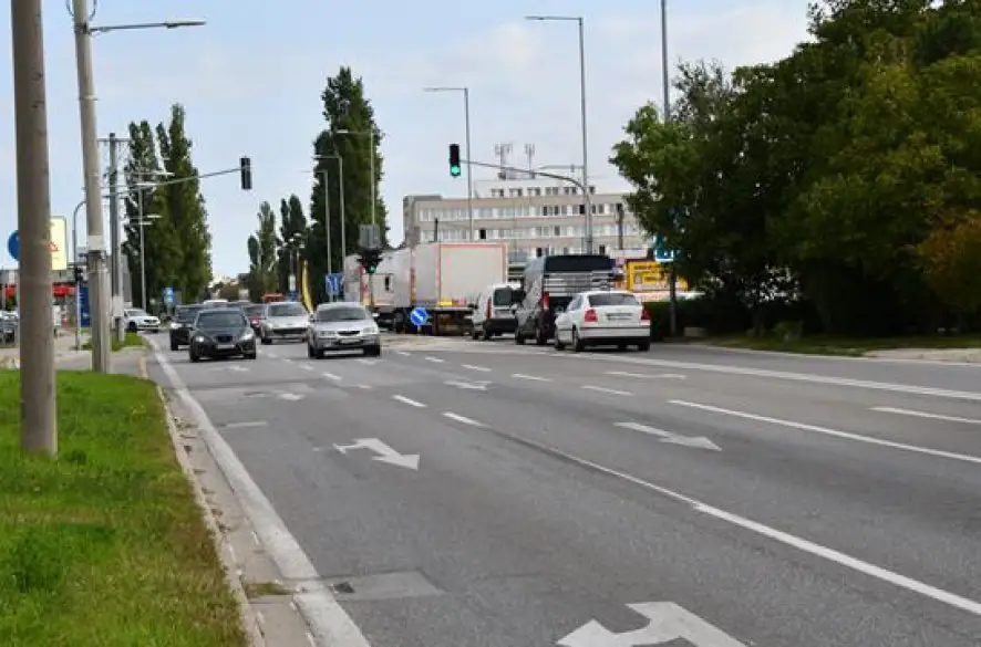 Župný správca komunikácií rekonštruuje hlavnú mestskú cestnú tepnu v Pezinku. Rekonštrukcia potrvá do konca prázdnin