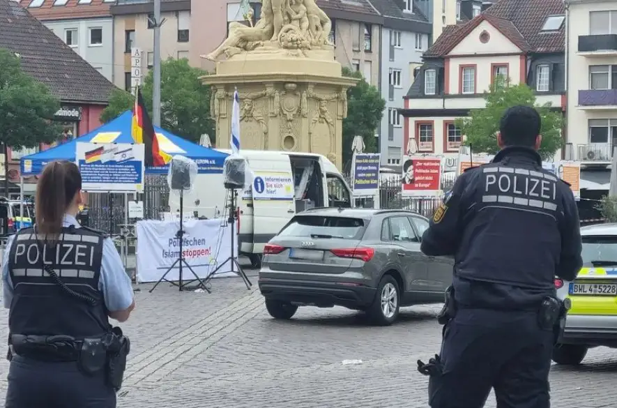 Nemecko: Útok nožom na námestí. Medzi zranenými aj policajt + VIDEÁ - v priamom prenose