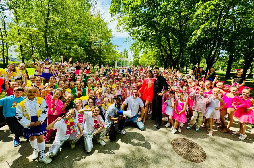 V novom klipe Mira Jaroša tancuje 300 detí. Ku Dňu detí im splnil sen! +VIDEO