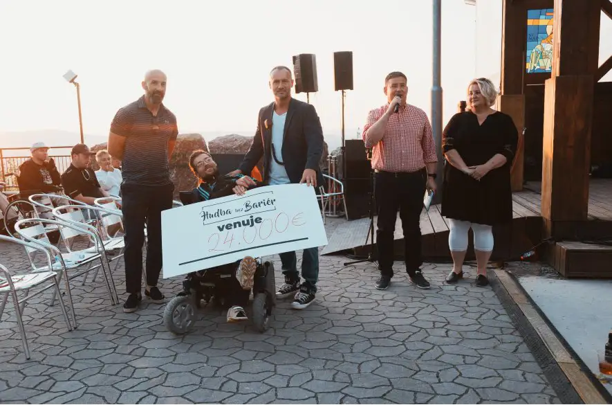 Speváci Tomáš Klus a Martin Gyimesi sa spoja pre dobrú vec a  podporia charitatívnu akciu Hudba bez bariér 20. júna na hore Butkov!