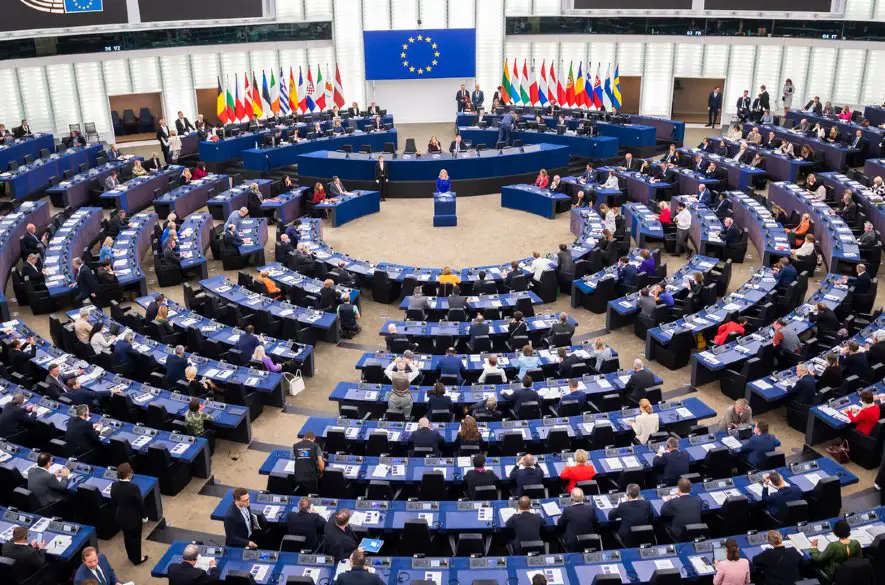 Prieskum: Voľby do europarlamentu by vyhral SMER-SD