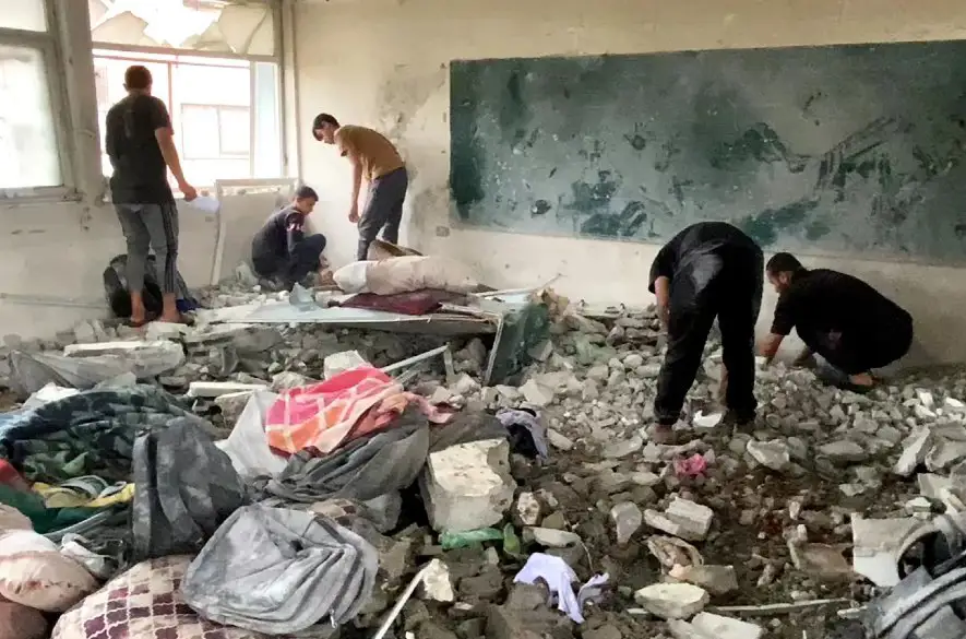 Izraelský útok na školu spravovanú OSN: vyše 39 obetí a desiatky zranených + VIDEÁ