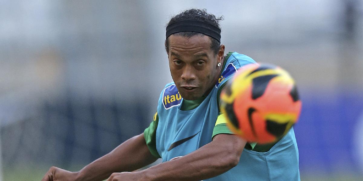 Brazílčania vyrukujú na Čiľanov s kapitánom Ronaldinhom