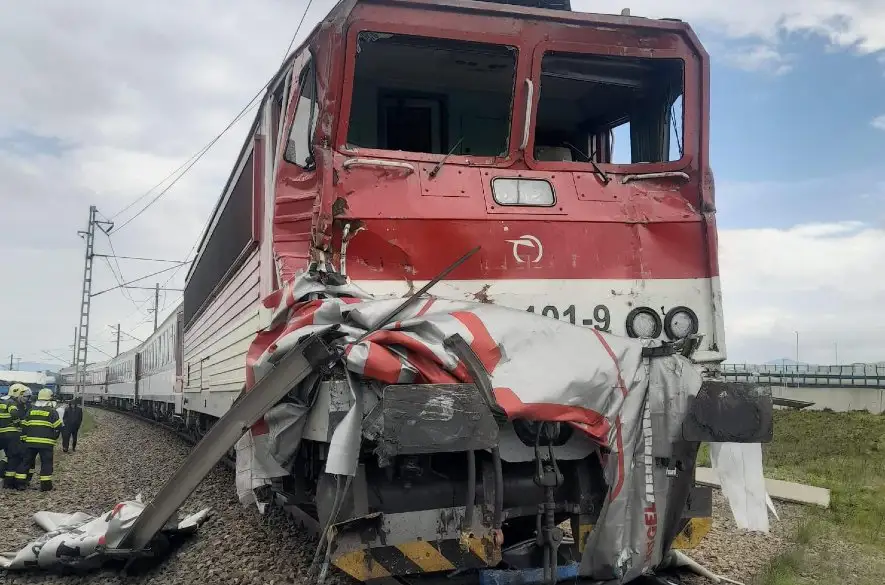 Zrážka osobného motorového vozidla a vlaku pred letiskom v Bratislave