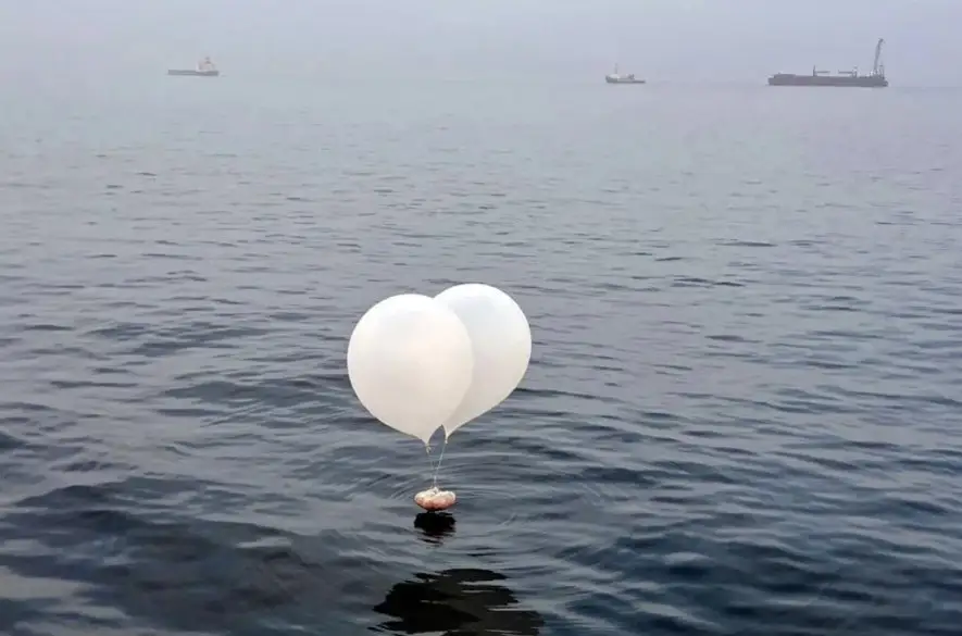 KĽDR vypustila ďalších 330 balónov s odpadkami, Južná Kórea nasadila amplióny + VIDEÁ