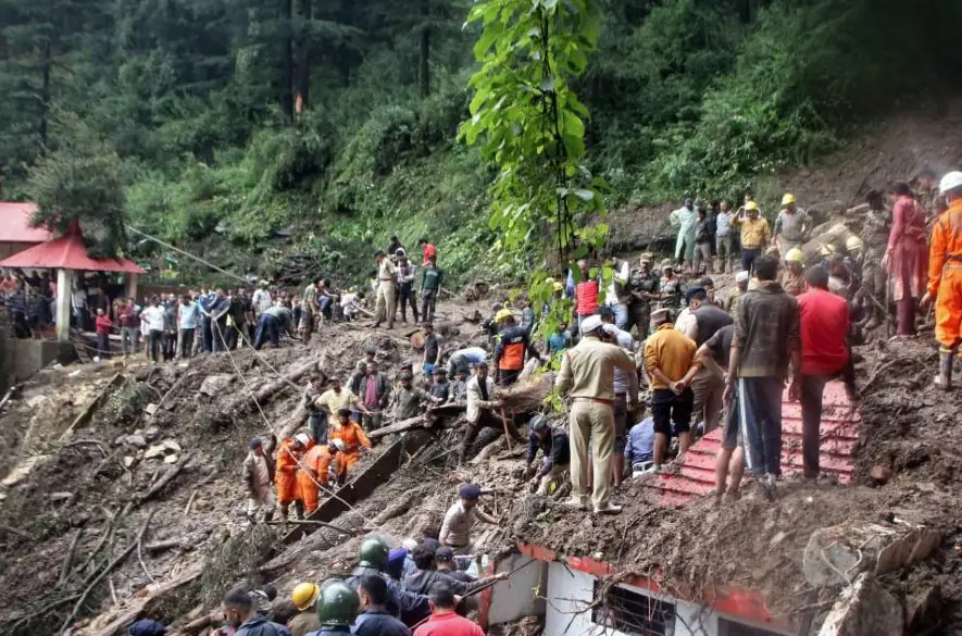 India: Masívne zosuvy pôdy a  obrovské záplavy – najmenej 6 obetí + VIDEÁ