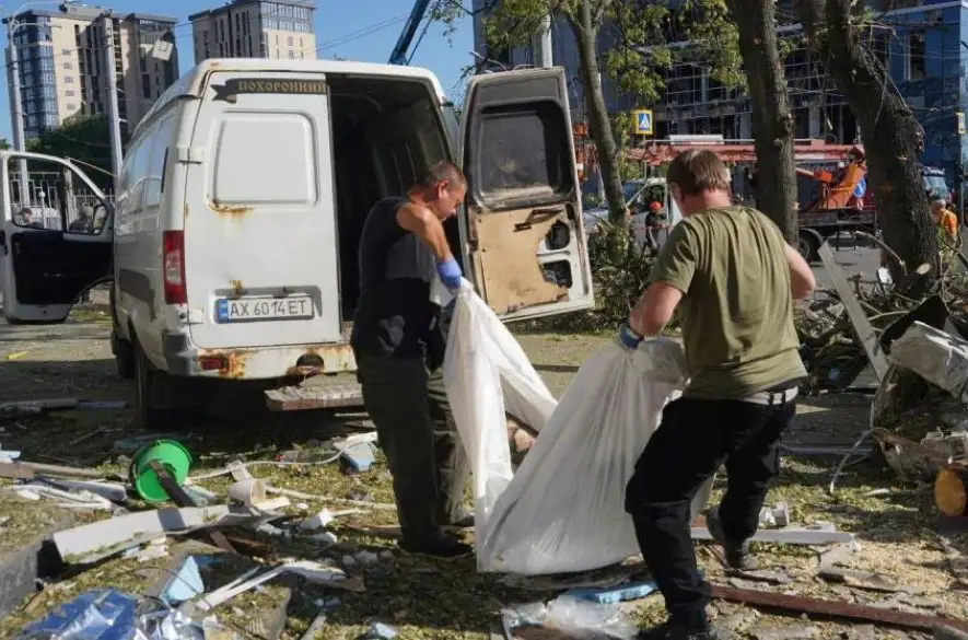 Rusi opäť útočili na energetickú infraštruktúru na juhu a západe Ukrajiny +VIDEO