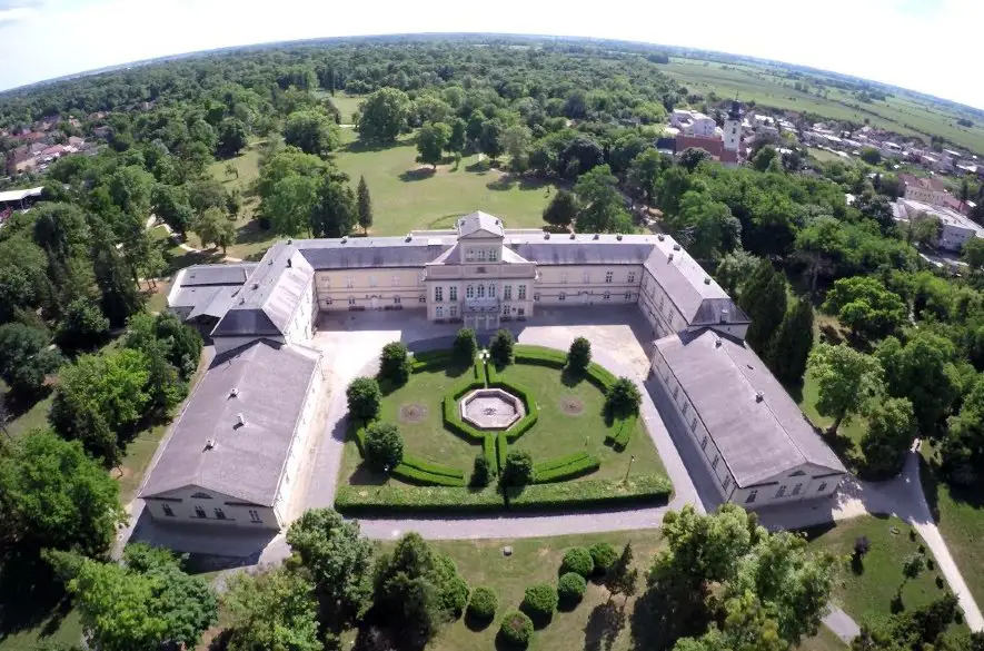 Bývalý kaštieľ je teraz moderný hotel: Palárikovo ponúka okrem welnessu aj jazdenie na koni a ranč