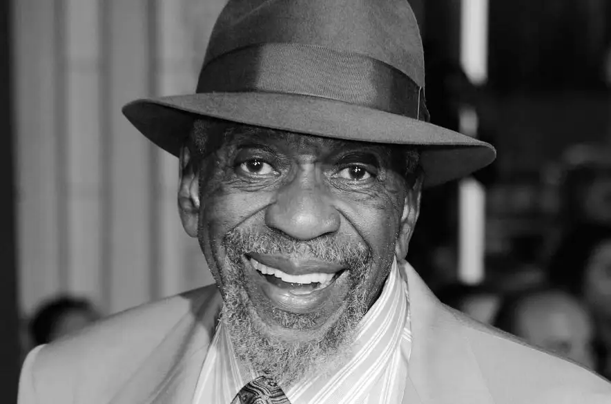 Vo veku 90 rokov zomrel americký herec Bill Cobbs. Preslávil sa rolami vo filmoch Osobný strážca či Noc v múzeu