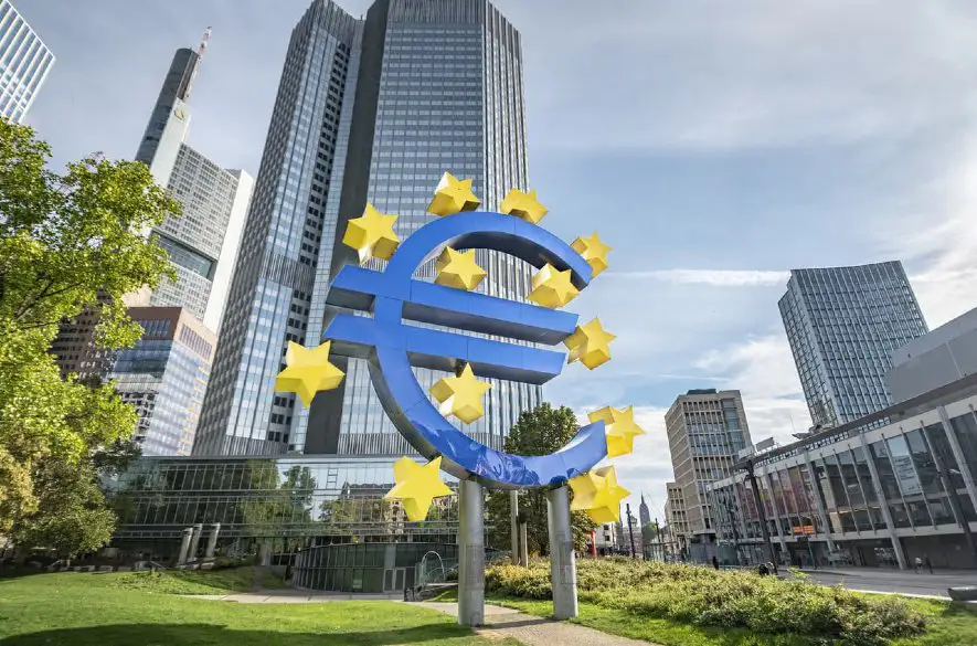 Centrálni bankári v strednej Európe majú obavy. Desí ich rýchly rast miezd