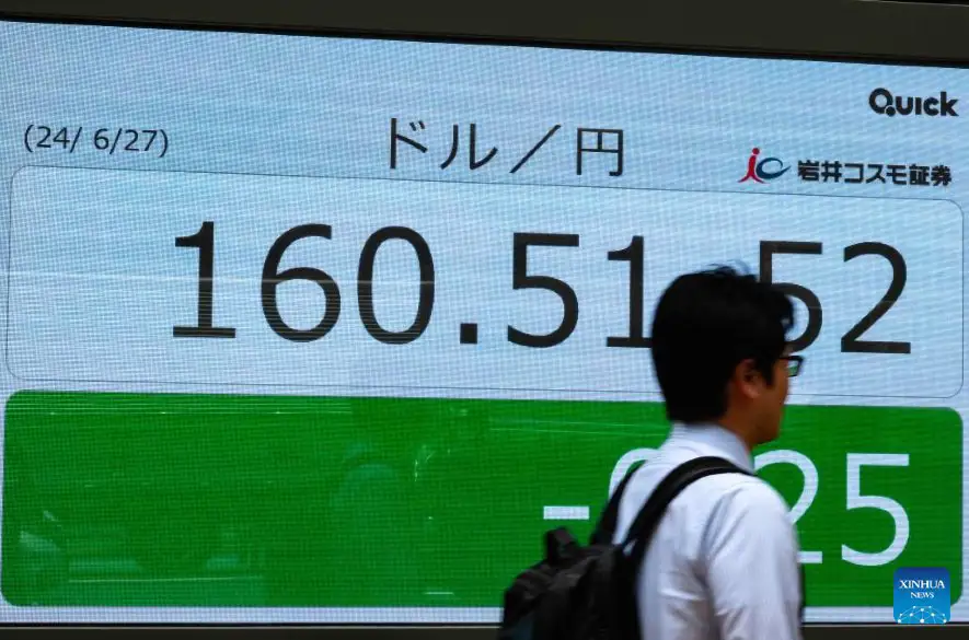 Japonský jen sa prepadol na viac ako 37-ročné minimum voči americkému doláru v hornom pásme 160