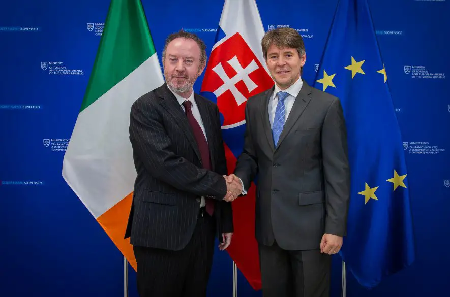 Slovensko-írske vzťahy pokračujú. Štátny tajomník Eštok prijal írskeho veľvyslanca