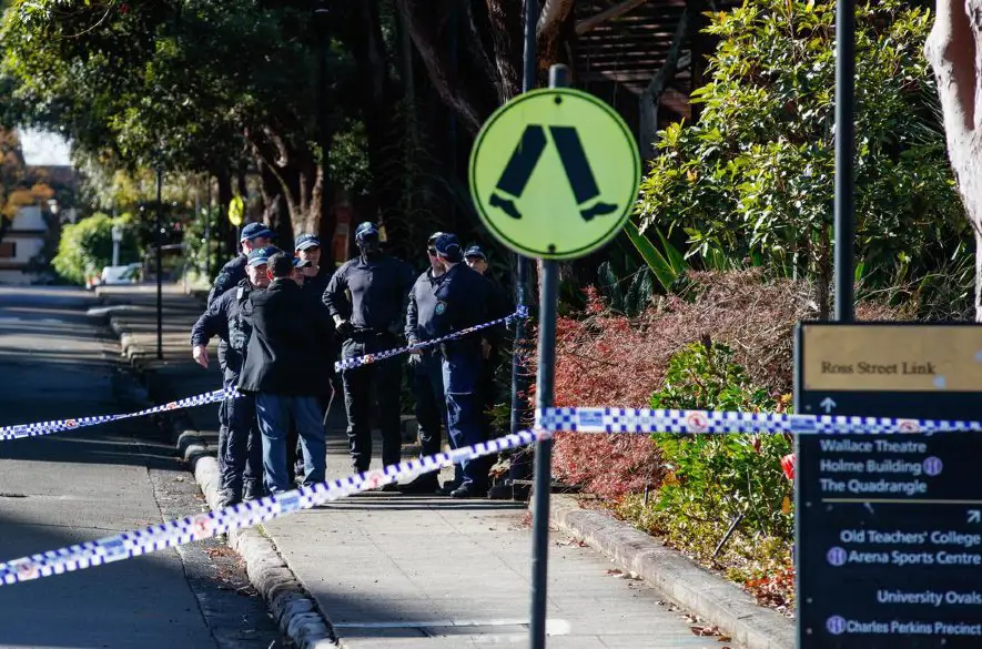 Na univerzite v Sydney útočil nožom len 14-ročný chlapec. Zranil jedného muža