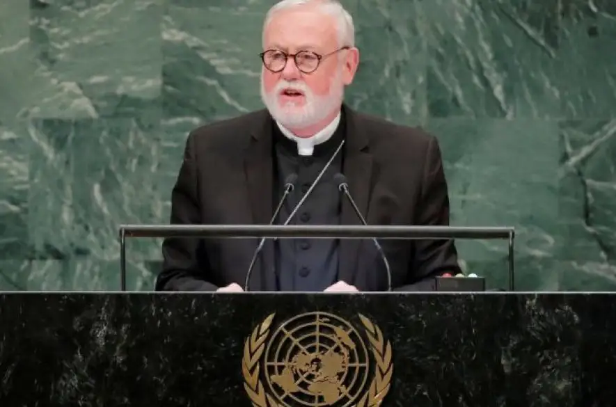 Šéf vatikánskej diplomacie vyzval na mierové riešenie konfliktov