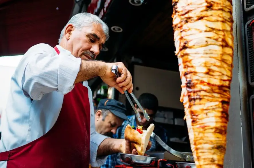 Turecko chce v EÚ registrovať pravý kebab. Nemci sú proti, už ho majú za svoj