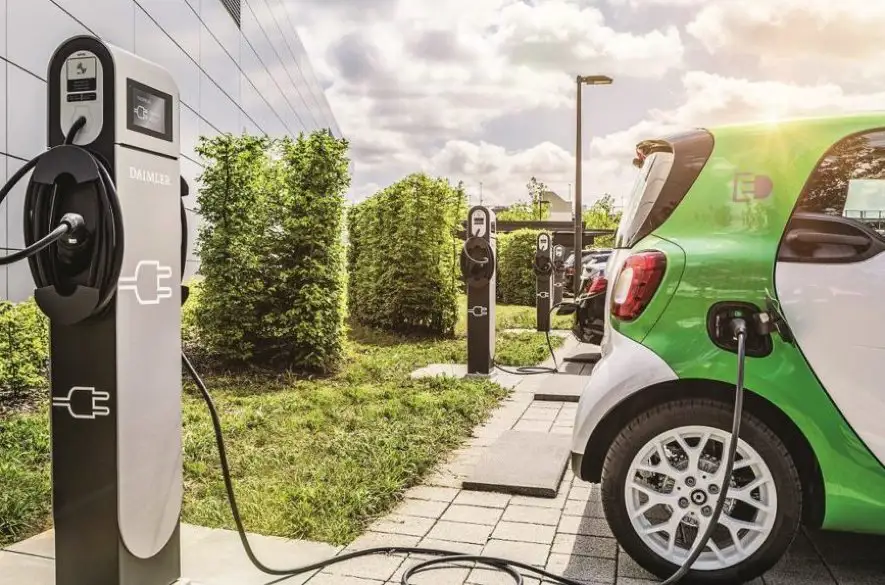 ZSE otvorila mestskú čerpaciu stanicu pre elektromobily v Bratislave