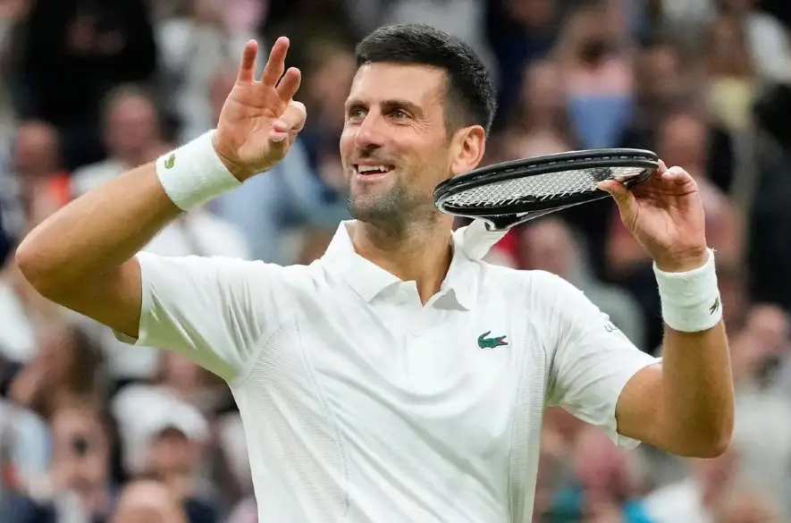 Djokovič postúpil do štvrťfinále Wimbledonu. Porazil 15. nasadeného Runeho +VIDEÁ