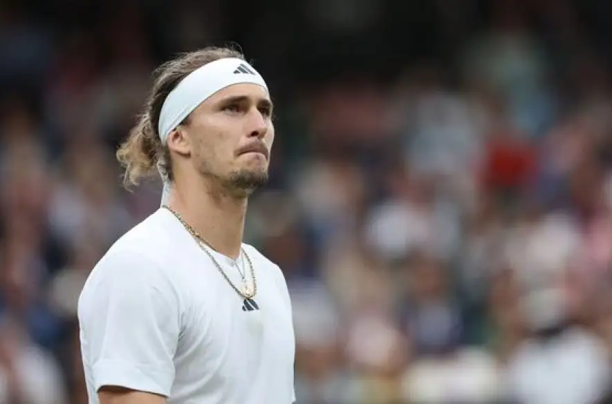 Zverev má problémy s kolenom, jeho účasť v Hamburgu je otázna