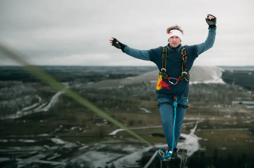 Práve sa deje! Pokus o svetový rekord na slackline - SLEDUJTE LIVE