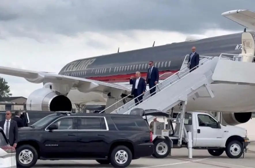 Trump priletel deň po atentáte do Milwaukee na zjazd republikánov