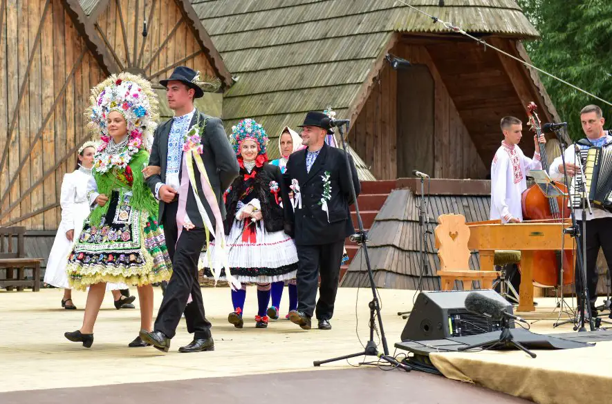 REPORTÁŽ   Folklórne slávnosti pod Poľanou v Detve opäť vyčarili neopakovateľnú atmosféru + VIDEO