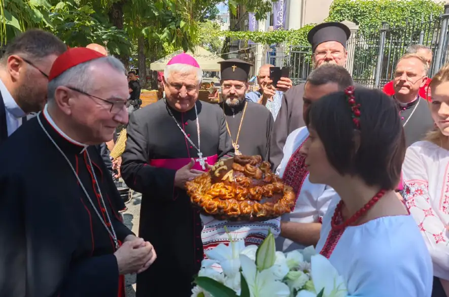 Kardinál Parolin na Ukrajine vyzval veriacich nestrácať vieru a nádej +VIDEO