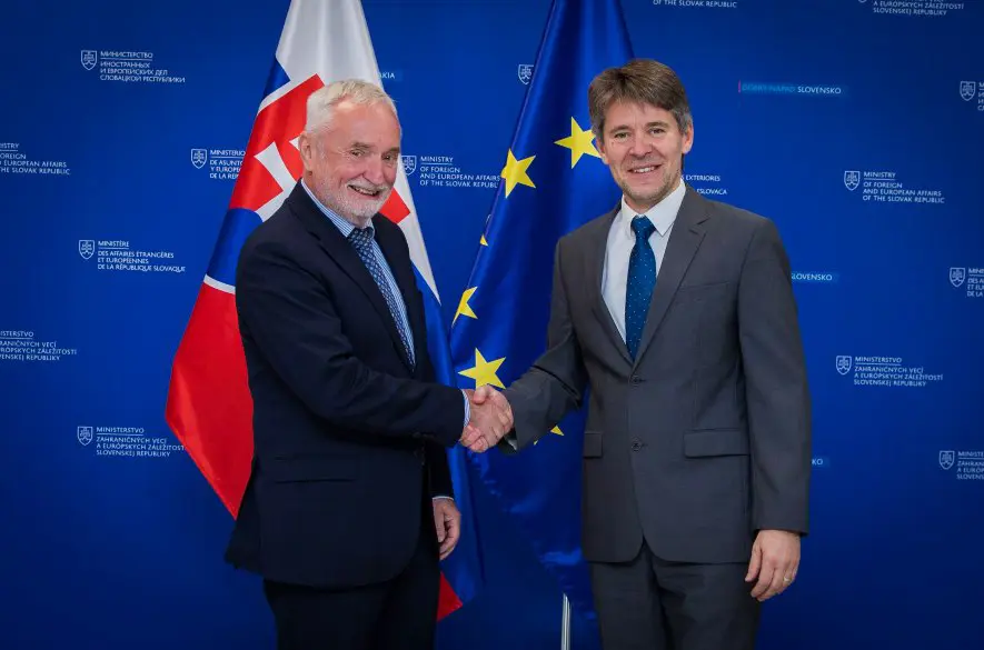 Štátny tajomník Eštok ocenil riaditeľa Medzinárodného vyšehradského fondu