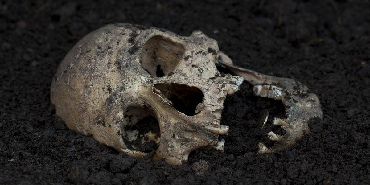 Pri kruhovom objazde našli zakopané telo