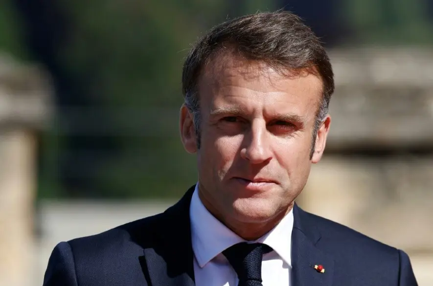 Macron žiadal iránskeho prezidenta Pezeškijána, aby nepodporoval ruskú vojnu na Ukrajine