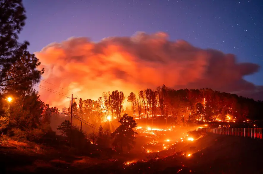 Požiar v Kalifornii horí už na ploche väčšej ako rozloha Los Angeles + VIDEO